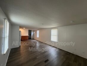 Building Photo - 193 NW Gerson Ln