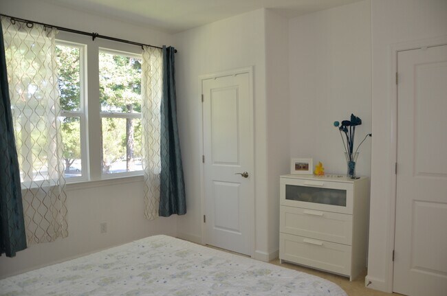 3rd floor master bedroom - 556 Santa Rosalia Ter