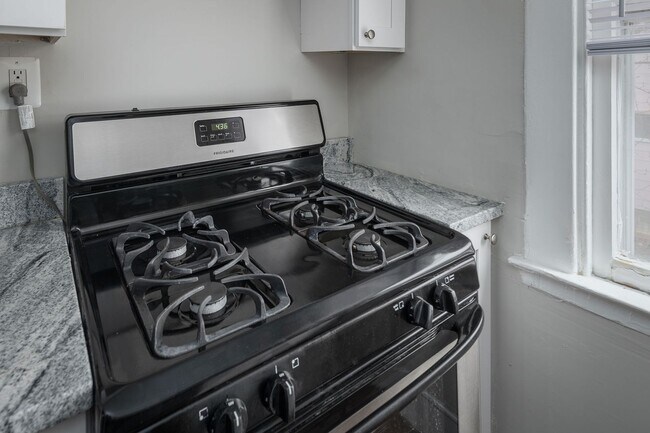 Building Photo - 3220 Bayonne Ave