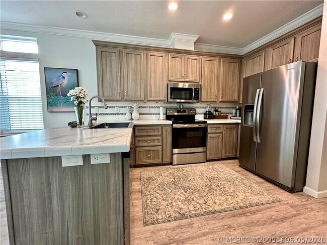 Building Photo - 352 NE Starboard Way