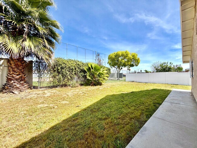 Building Photo - Spacious Backyard 4 Bedroom Home Located Next to Perris High School