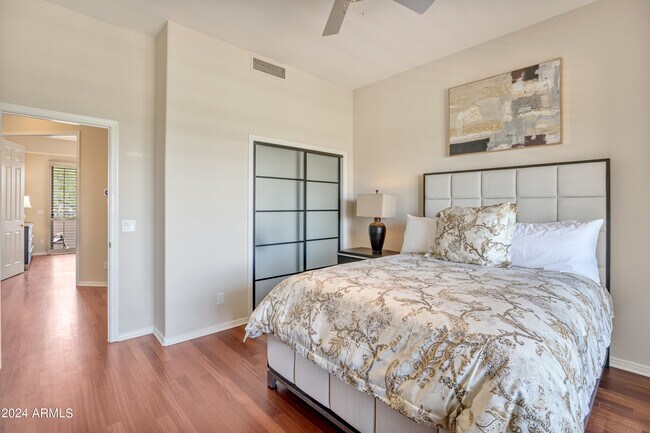 Building Photo - 15240 N Clubgate Dr