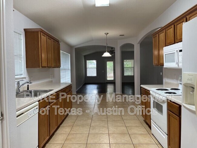 Building Photo - 9005 Sun Shower Bend
