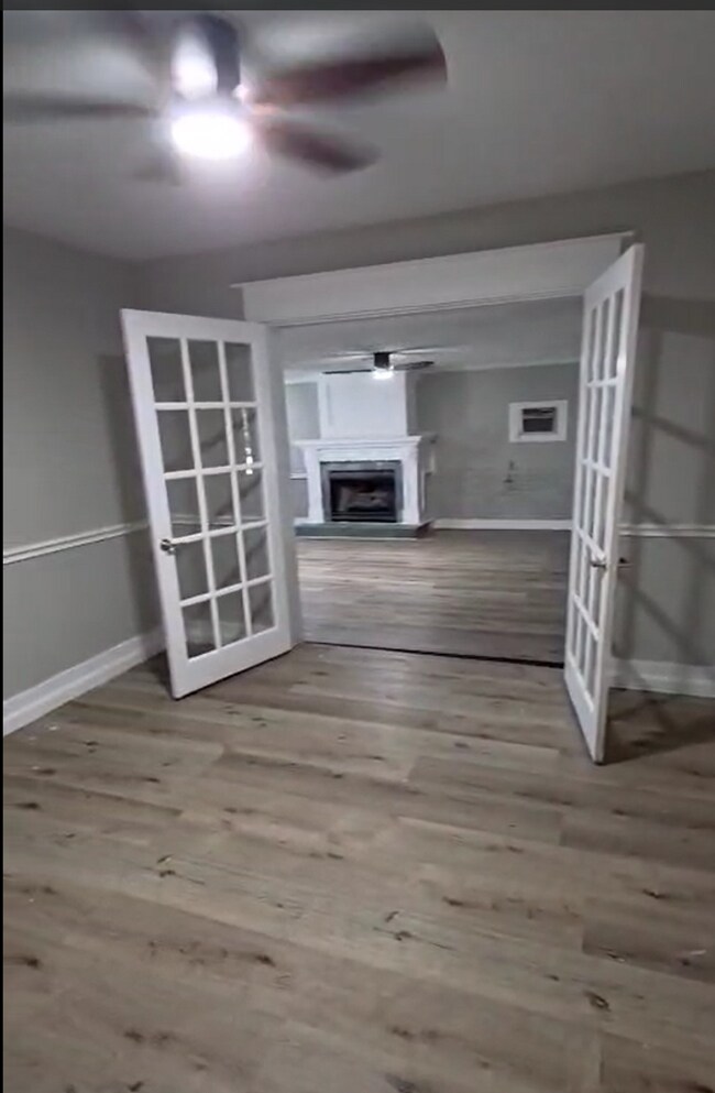 Building Photo - Spacious 3-Bedroom Home in Prime Irving Lo...