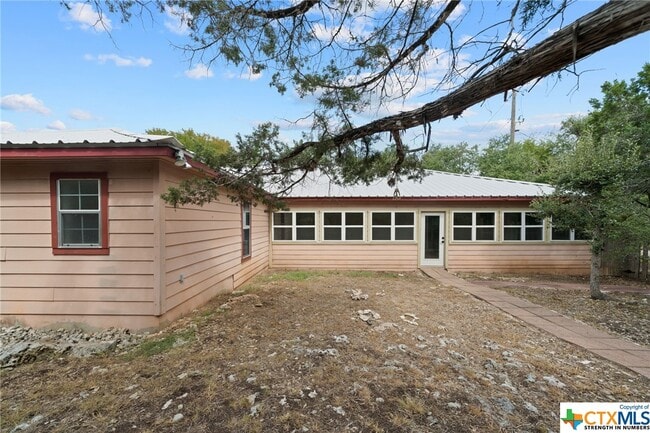 Building Photo - 1310 Scenic View Dr