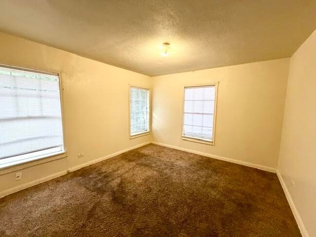 Building Photo - 600 Camp Dr