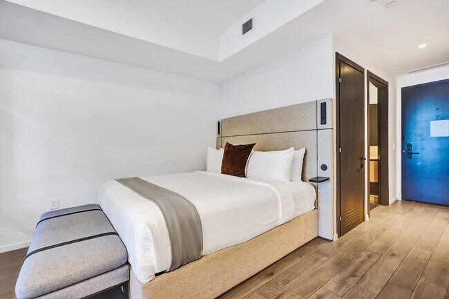 Building Photo - 398 NE 5th St