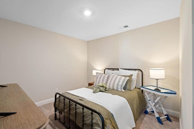 Building Photo - 722 Hahn Ct