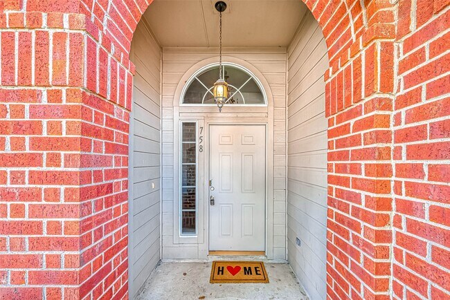 Building Photo - 758 Brushy Glen Dr