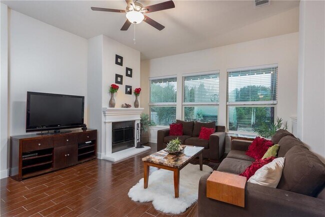 Building Photo - 3001 Tempe Dr
