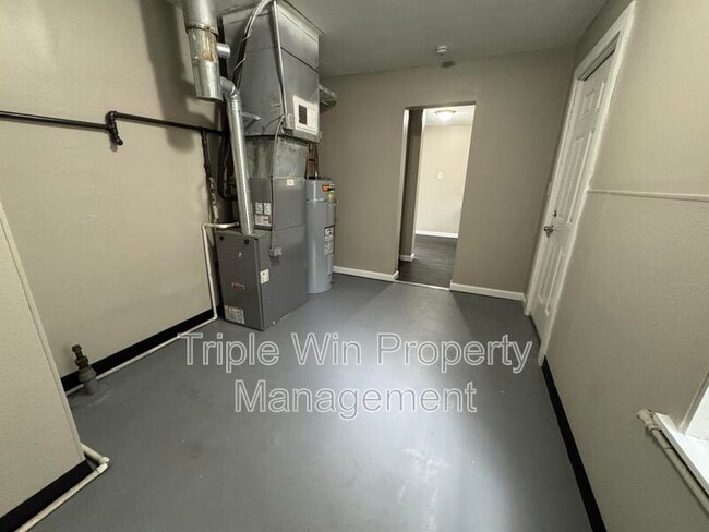 Building Photo - 442 Mueller Ave