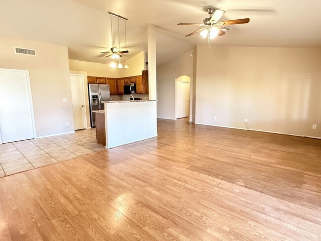 Building Photo - 509 W Ensueno Ct