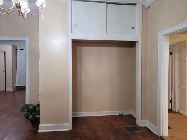 Building Photo - 1121 Elm St