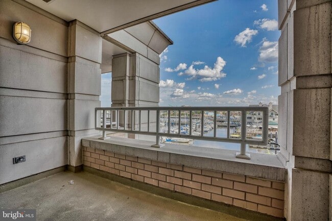 Building Photo - 100 Harborview Dr