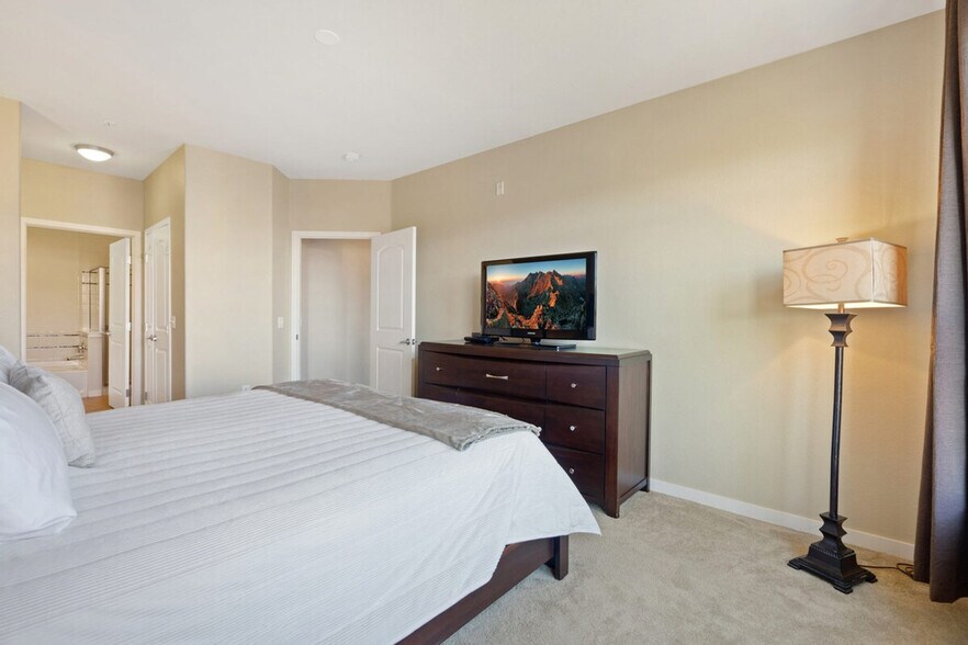 Building Photo - 13490 Via Varra