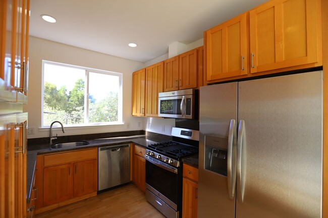 Building Photo - Bayview: Modern Townhome 4 bedroom 2 1/2 B...