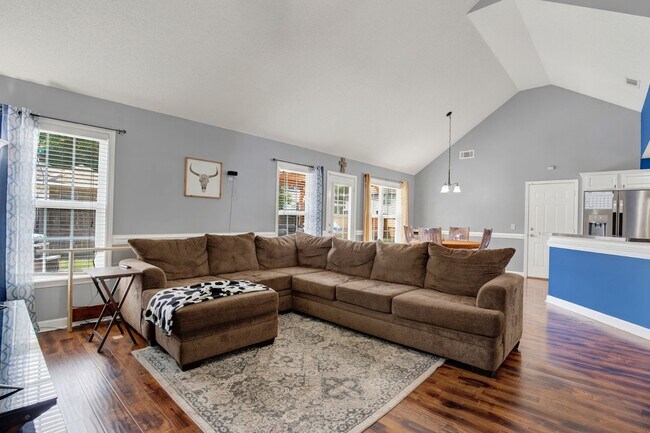 Building Photo - 211 Mikal Dr