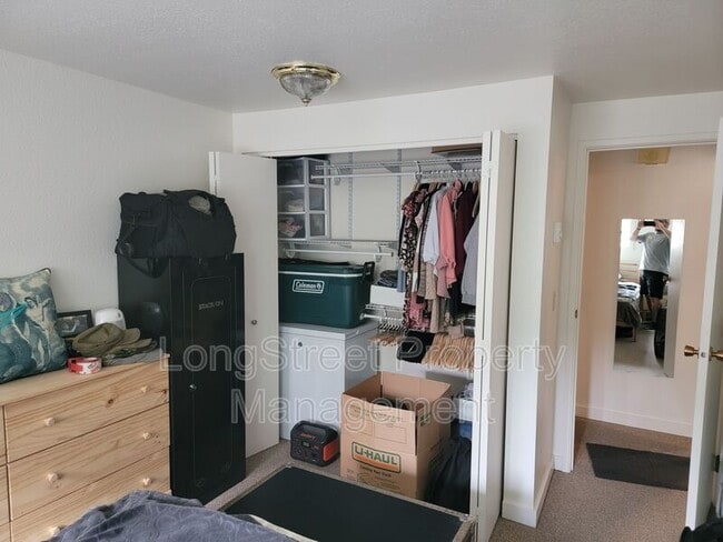 Building Photo - 654 SW 7th St