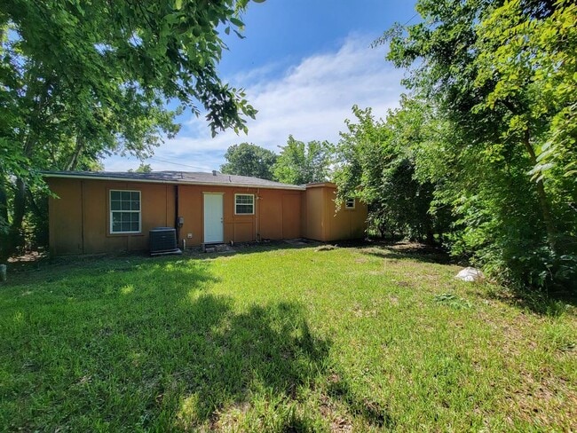 Building Photo - 206 Hemphill St