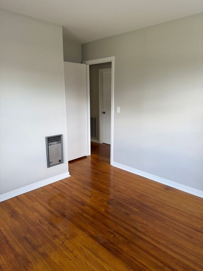 Building Photo - Charming 3-bedroom,1-bath home w/Detached garage for rent in Springfield, Tennessee.