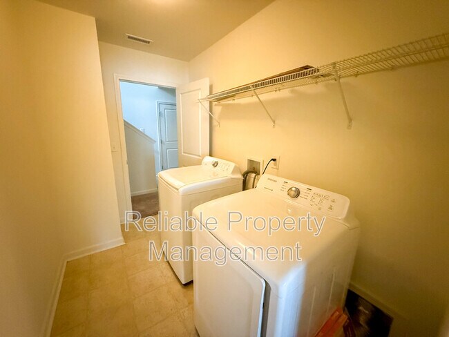 Building Photo - 944 Avondale Dr