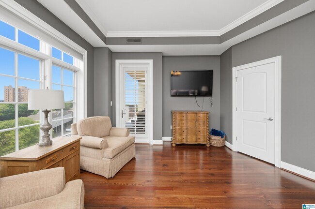 Building Photo - 2600 Highland Ave