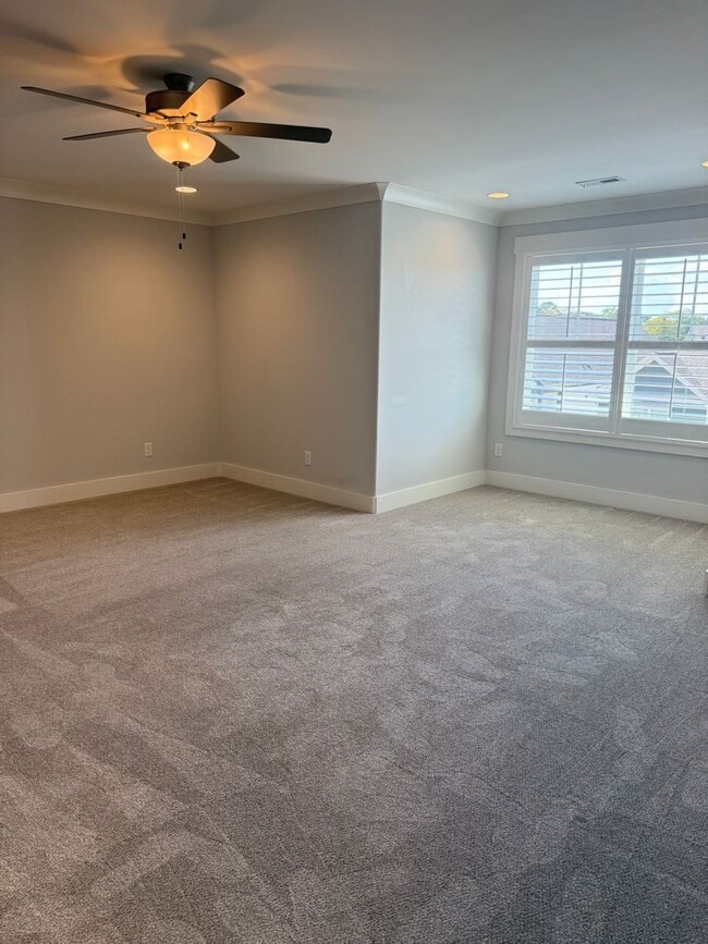 Building Photo - **New Price**Spacious Custom Home in Barns...