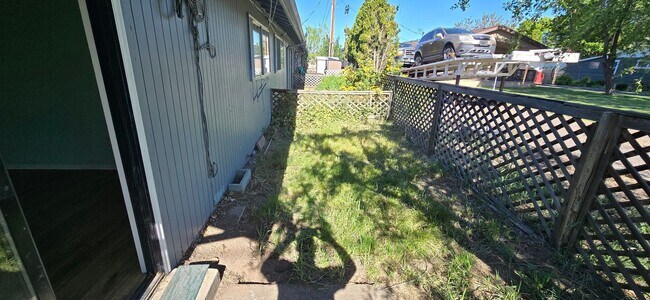 Building Photo - 3224 Summers Ln