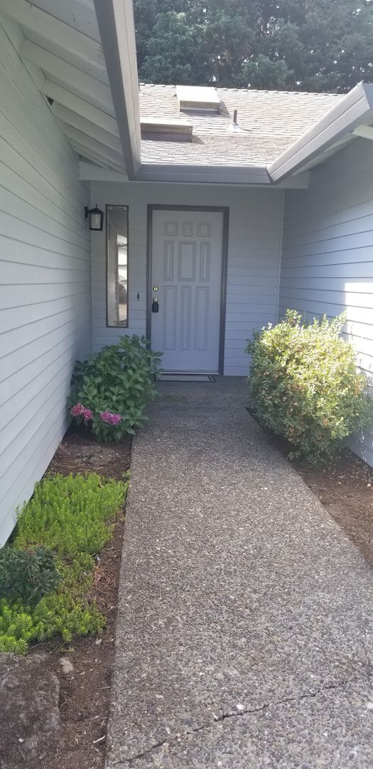 Building Photo - TERRIFIC TIGARD 3 BEDROOM