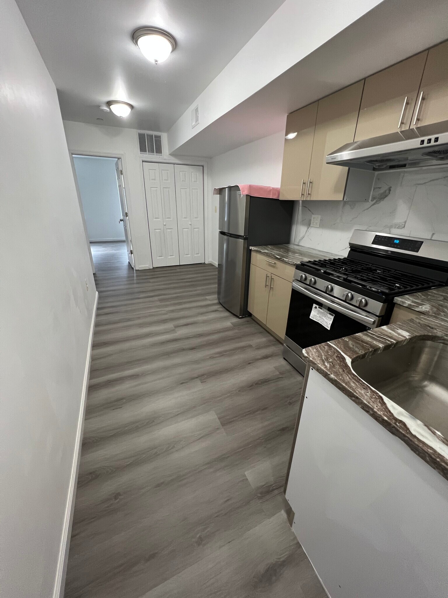 Building Photo - 1025 Buttonwood St