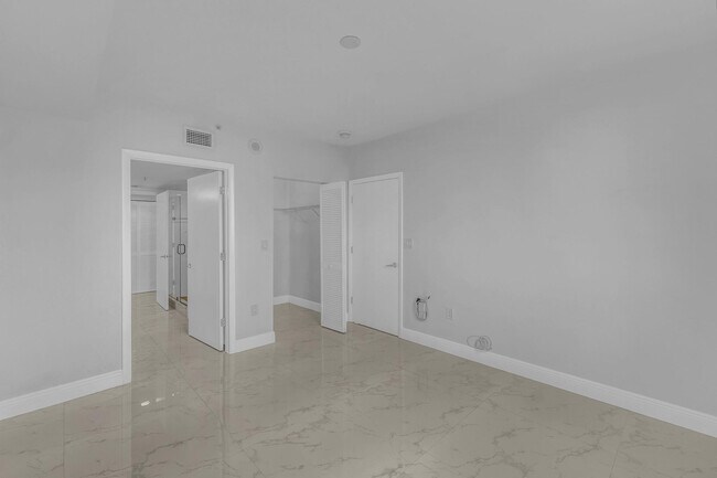 Building Photo - 3020 NE 32nd St