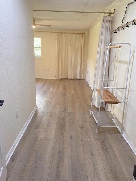Building Photo - 4489 Oak View Dr
