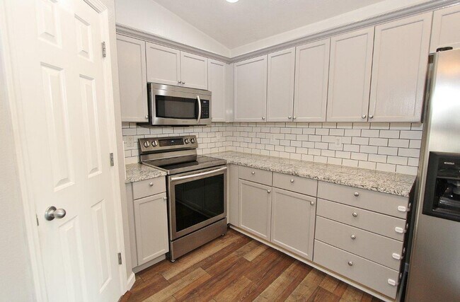Building Photo - Lovely Single-Level Home