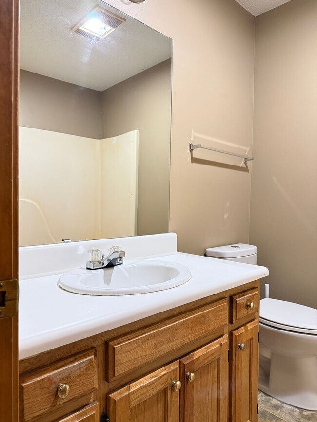 Building Photo - 20 Edgehill Cove