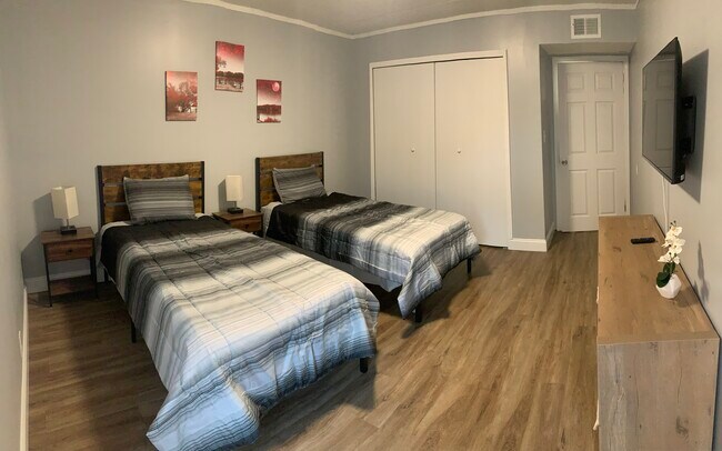 Building Photo - 8530 Madrid Ct