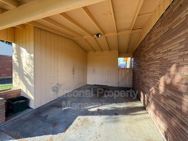 Building Photo - 700 Garrison Terrace