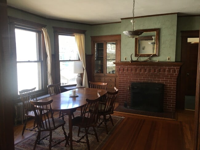 Building Photo - 266 Willow St