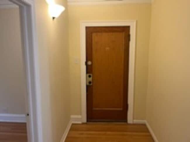 Building Photo - Condo wFREE HEAT in Belmont Cragin! In-uni...
