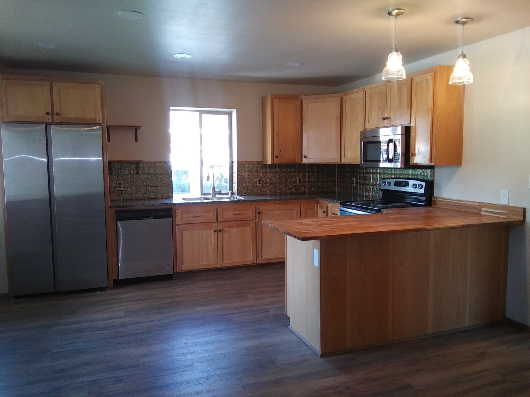 Kitchen - 1006 N B St