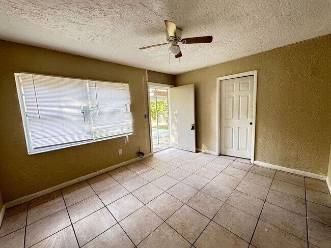 Building Photo - 1209 Carlsbad Pl