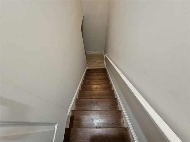 Building Photo - 1129 Graymont Dr SW