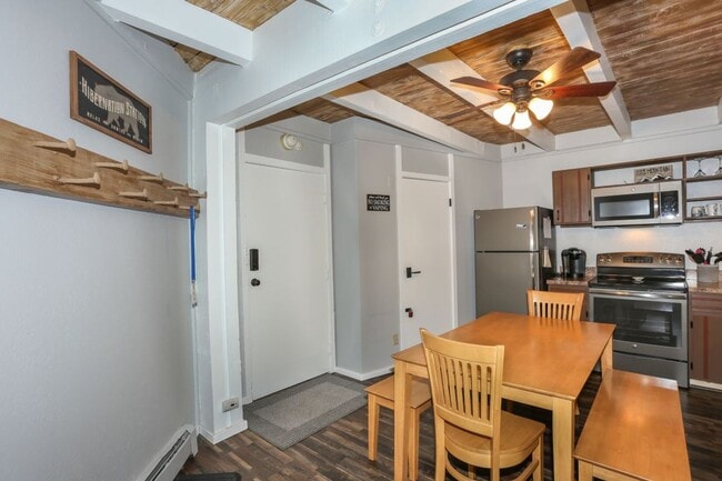 Building Photo - 2 bed, 1 bath available for 1-year in Silverthorne!