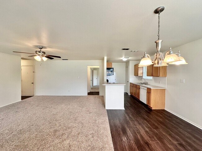 Building Photo - 3-Bedroom Home on Corner Lot in Whitehouse...