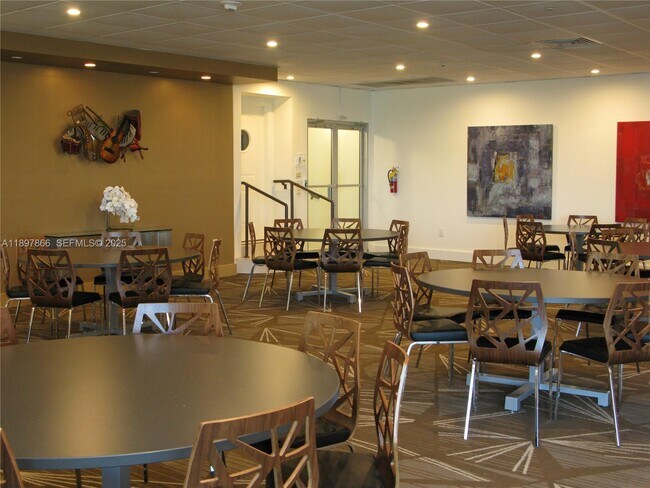 Building Photo - 5701 Collins Ave