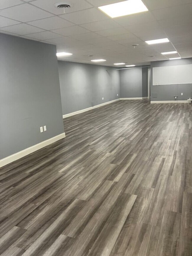 Building Photo - Store Front Available in Downtown Miamisburg