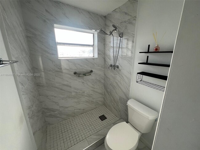 Building Photo - 887 W 29th St