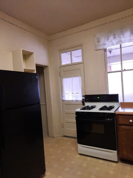 Kitchen - 1743 N Clarkson St