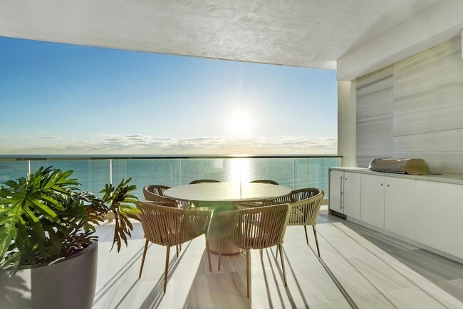 Building Photo - 17901 Collins Ave
