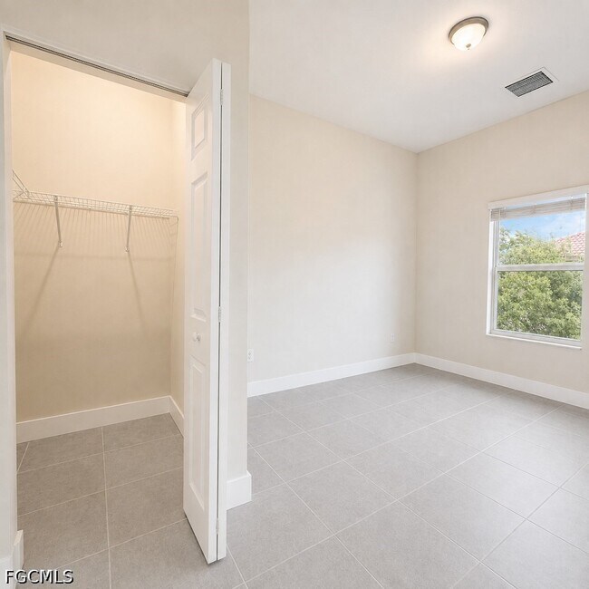 Building Photo - 3313 SW 8th Pl