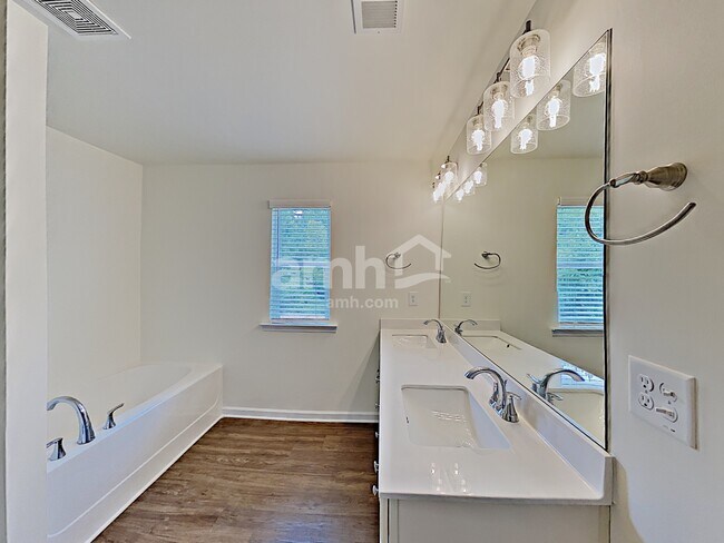Building Photo - 516 Woodall Rd